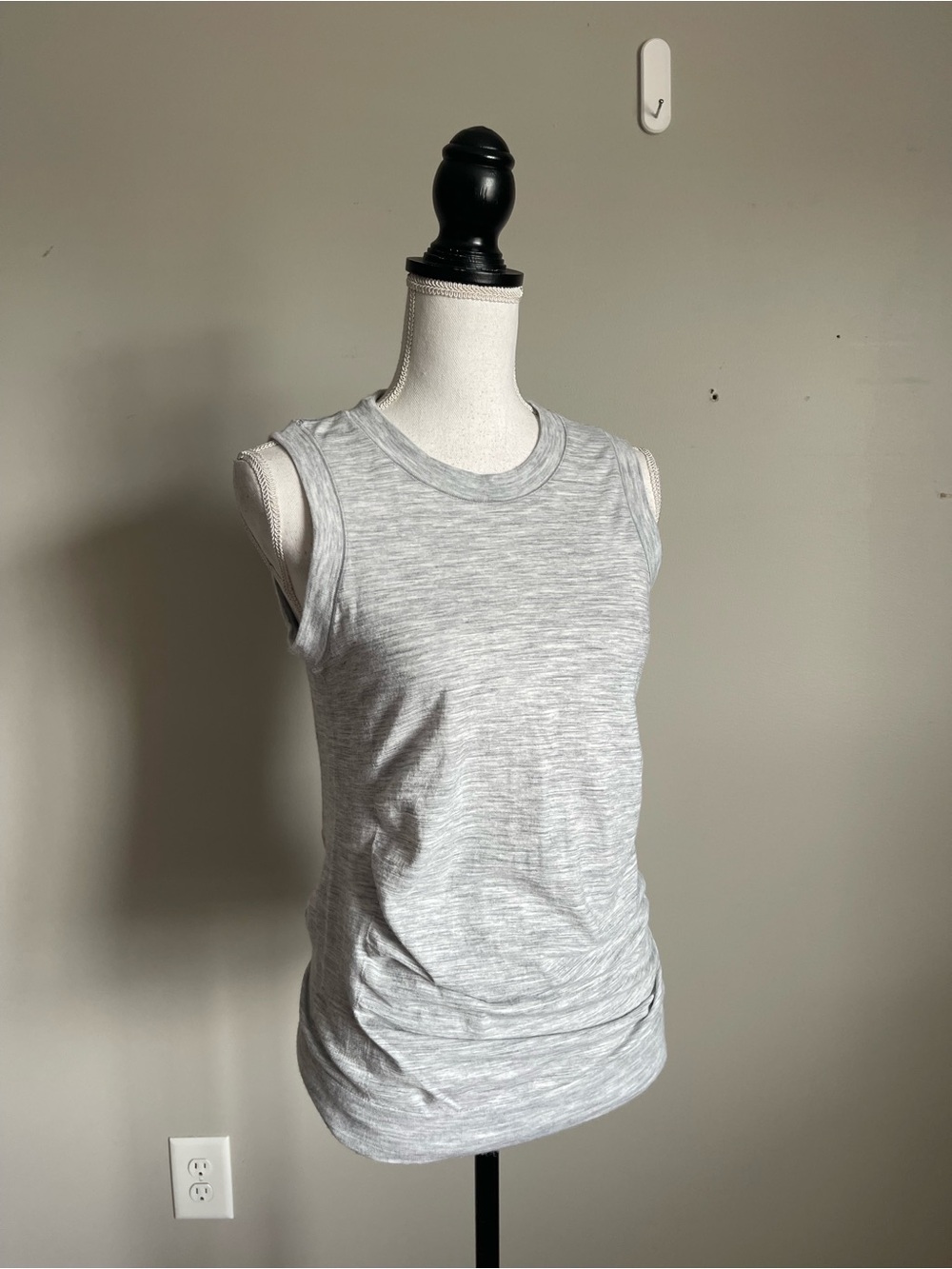 ATHLETA Heather Gray Foresthill Ascent Seamless Tank Sz M - Picture 3 of 8